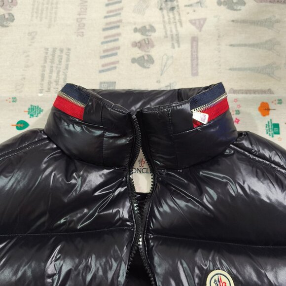 Moncler Shiny Lightweight Casual Warm Down Vest - Picture 2 of 13